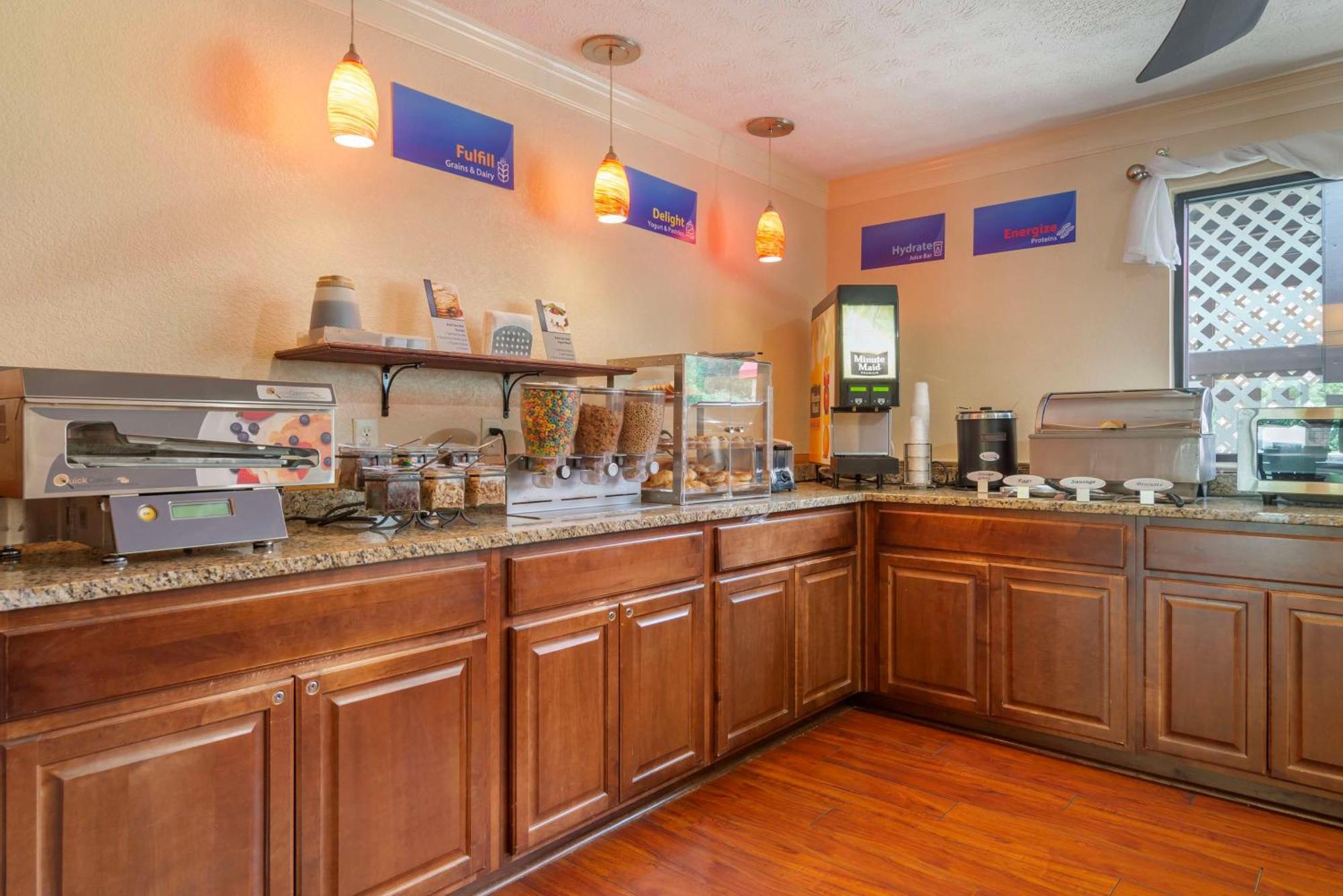 Best Western Auburn/Opelika Inn Екстериор снимка