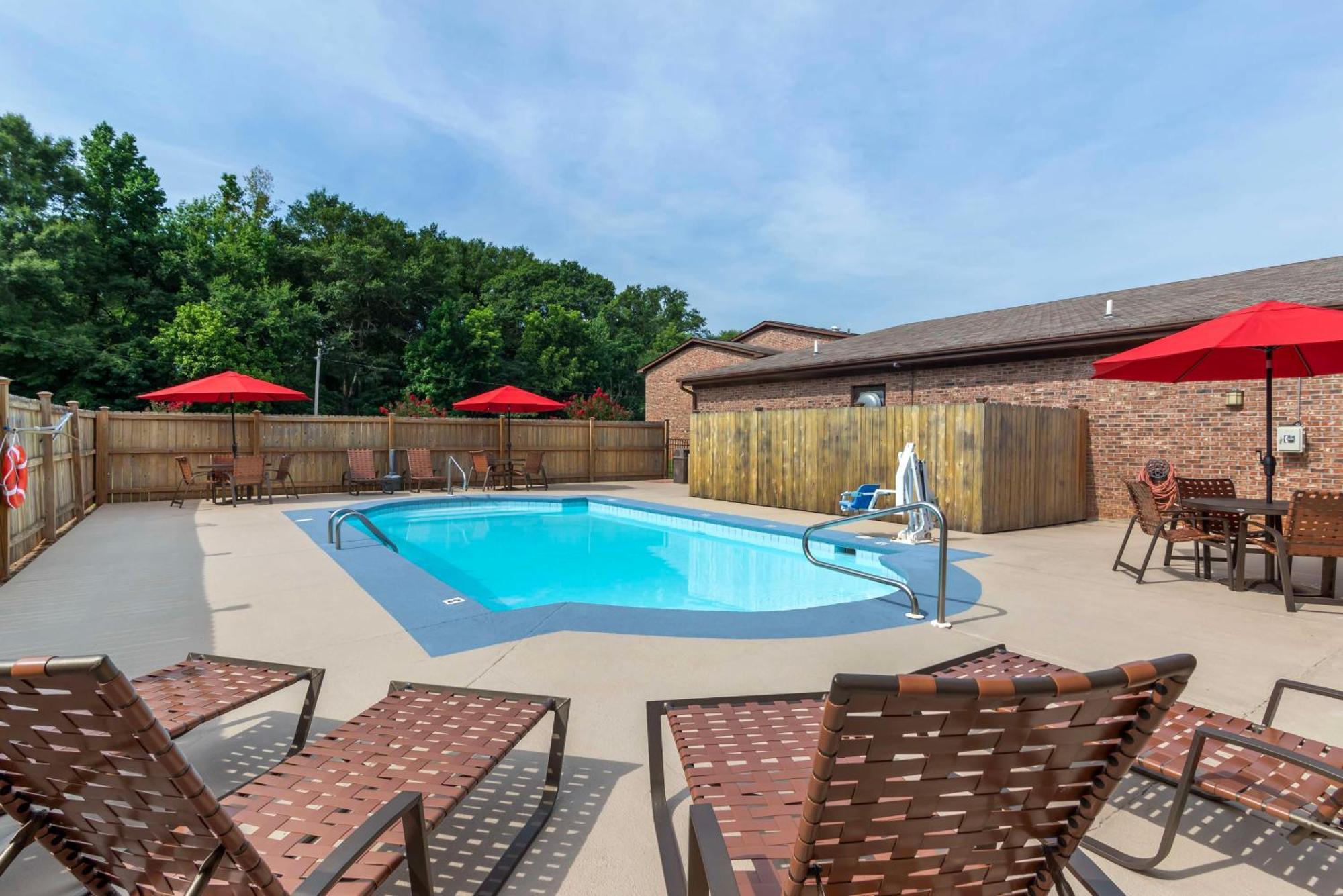 Best Western Auburn/Opelika Inn Екстериор снимка